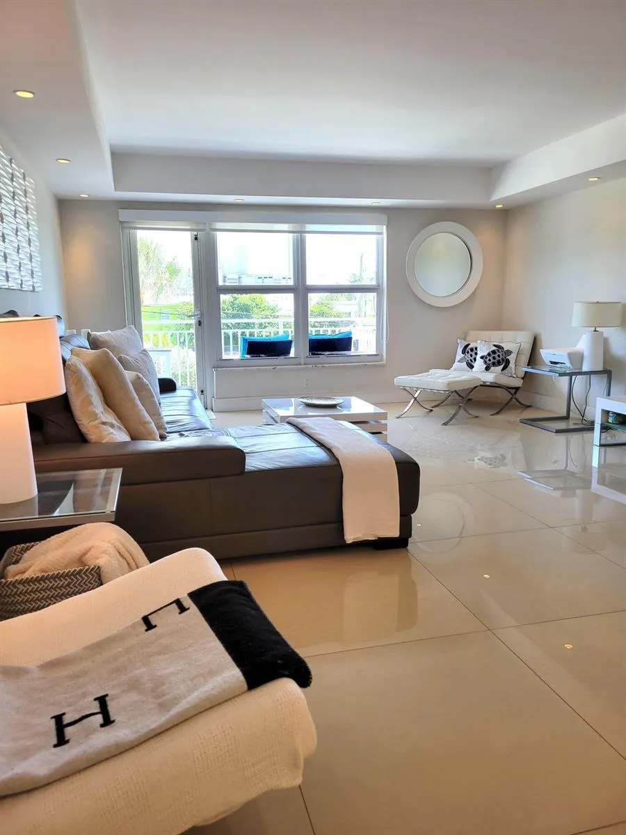 3000 E SUNRISE BOULEVARD #2B Fort Lauderdale, FL 33304