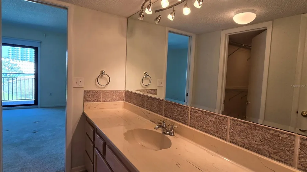 5020 BAYSHORE BOULEVARD #403 Tampa, FL 33611