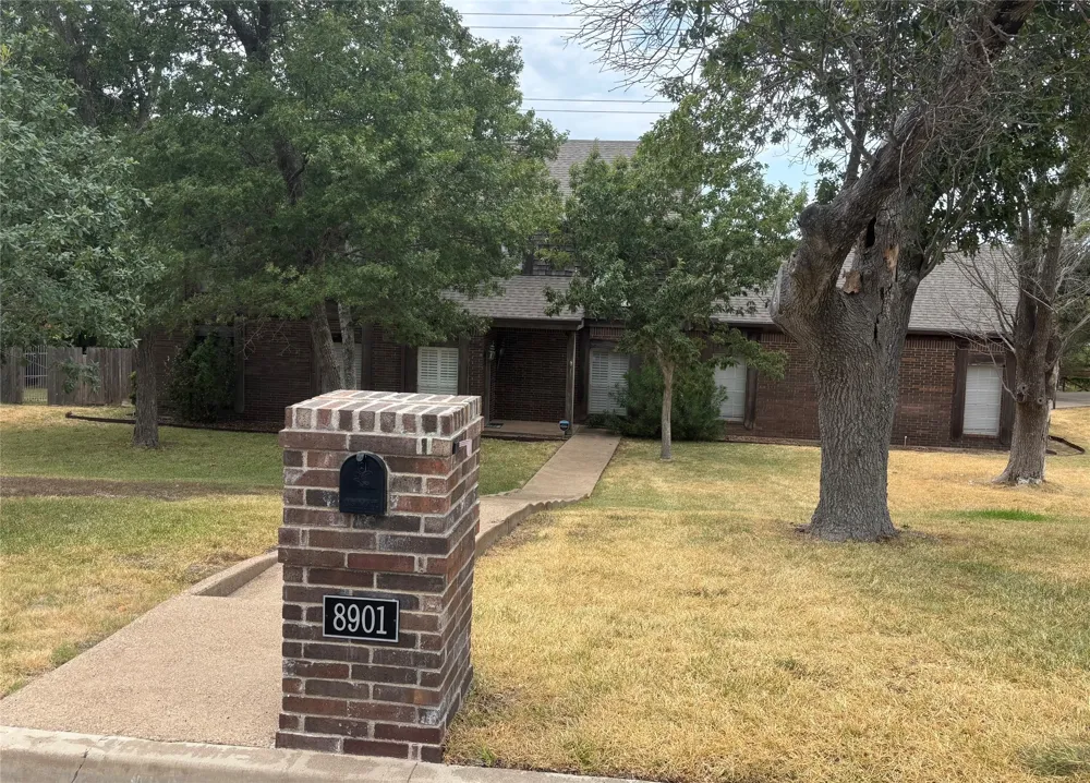 8901 Raven Drive Woodway, TX 76712