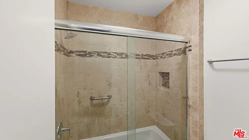 3640 Cardiff Avenue #206 Los Angeles, CA 90034