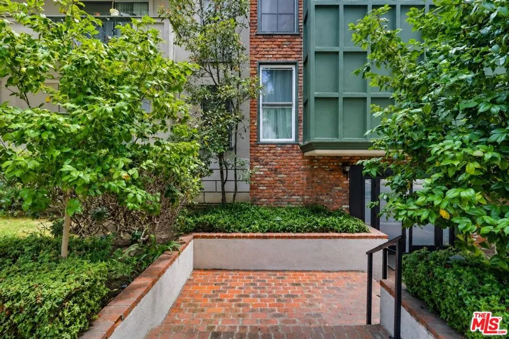3640 Cardiff Avenue #206 Los Angeles, CA 90034