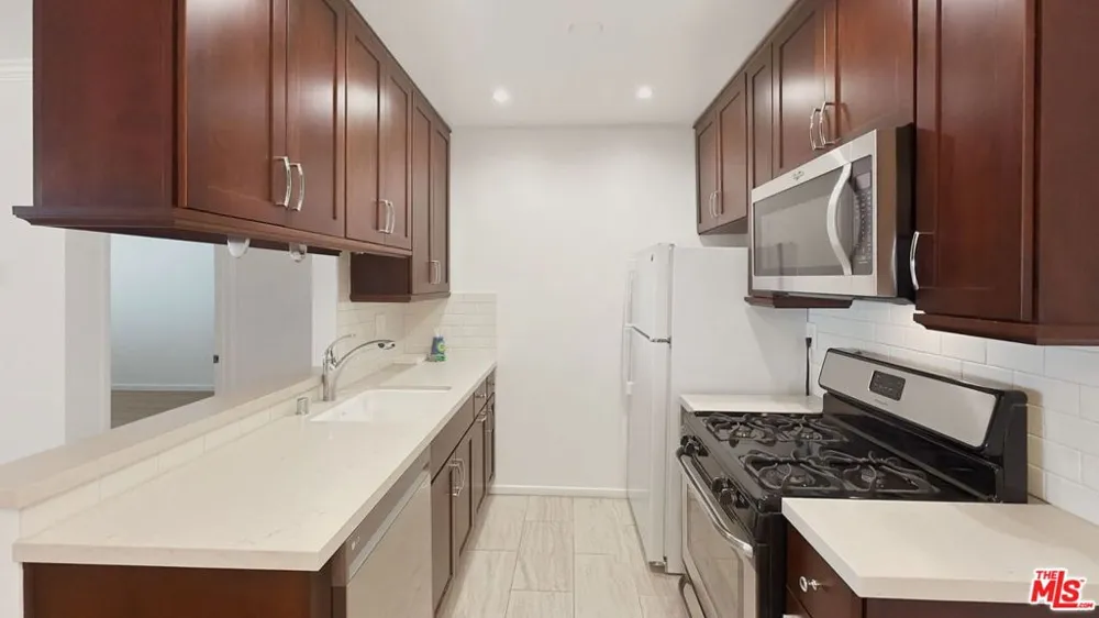 3640 Cardiff Avenue #206 Los Angeles, CA 90034