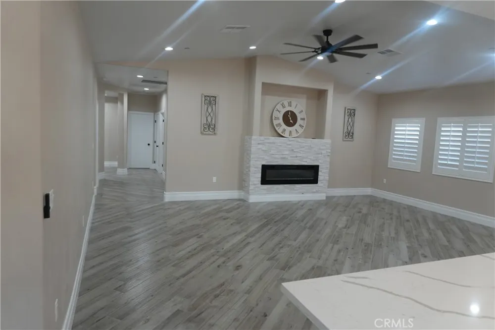 5954 Clifton Riverside, CA 92504