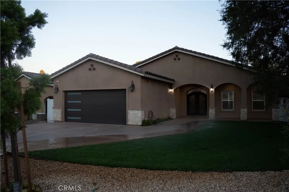 5954 Clifton Riverside, CA 92504