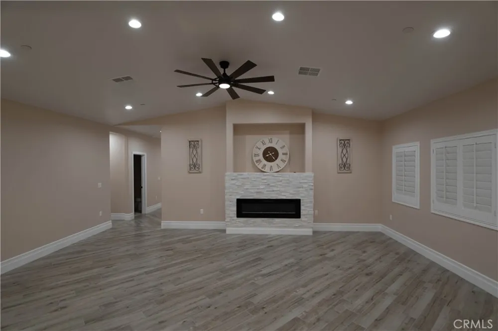5954 Clifton Riverside, CA 92504