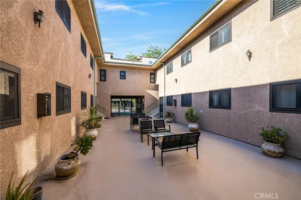 4000 W Victory Boulevard #204 Burbank, CA 91505