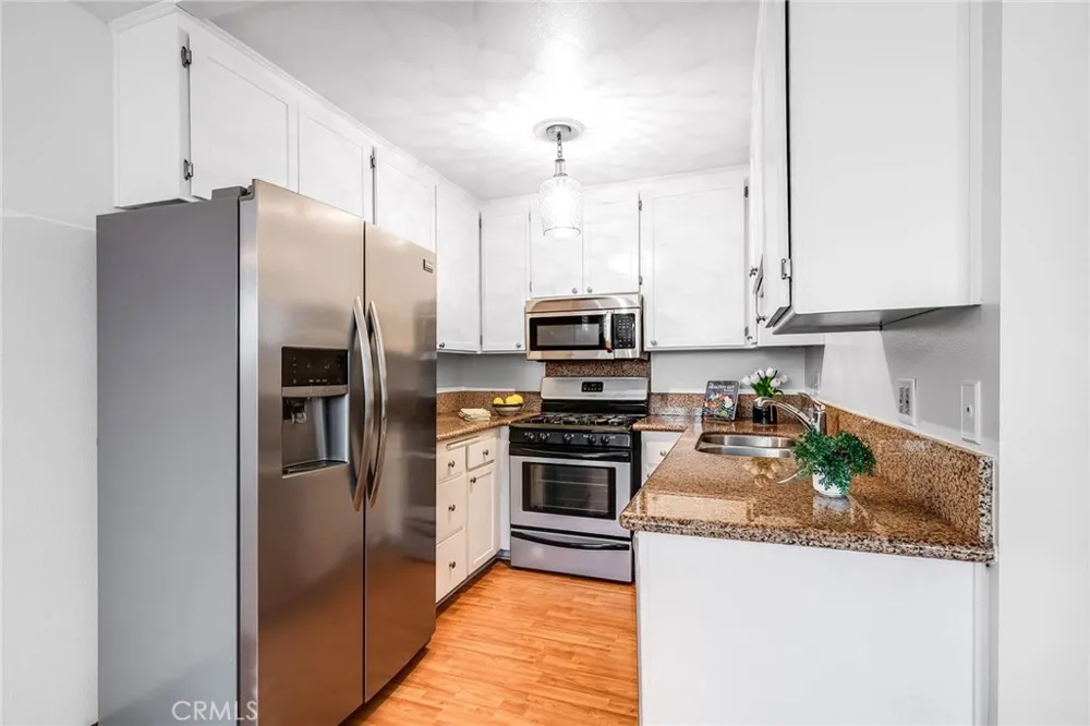 4000 W Victory Boulevard #204 Burbank, CA 91505