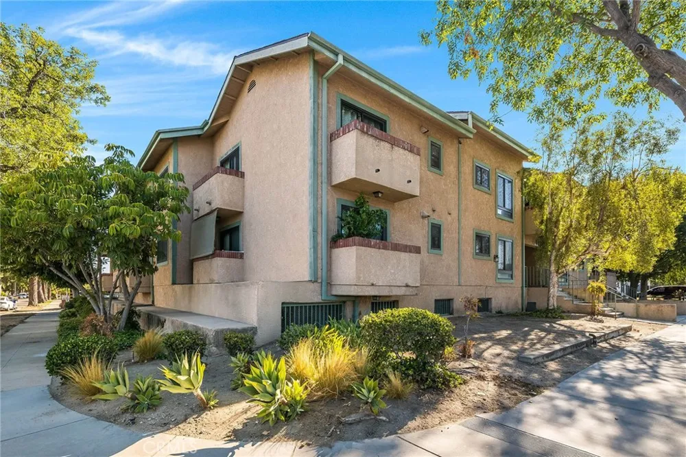 4000 W Victory Boulevard #204 Burbank, CA 91505