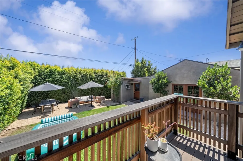 8006 Vicksburg Los Angeles, CA 90045