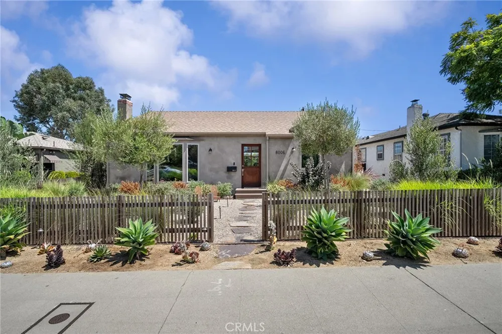 8006 Vicksburg Los Angeles, CA 90045