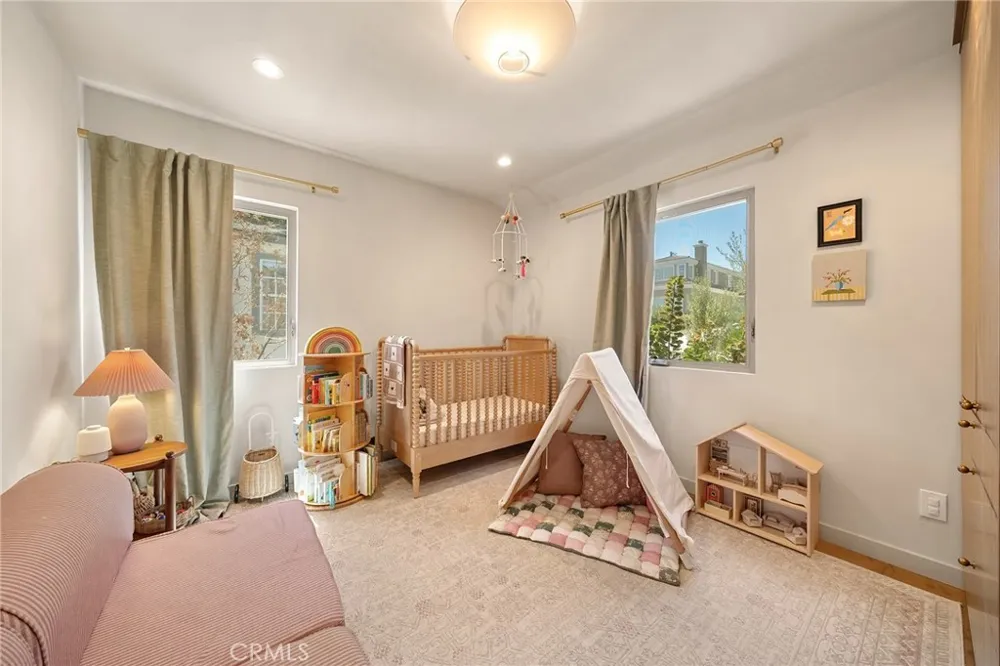 8006 Vicksburg Los Angeles, CA 90045