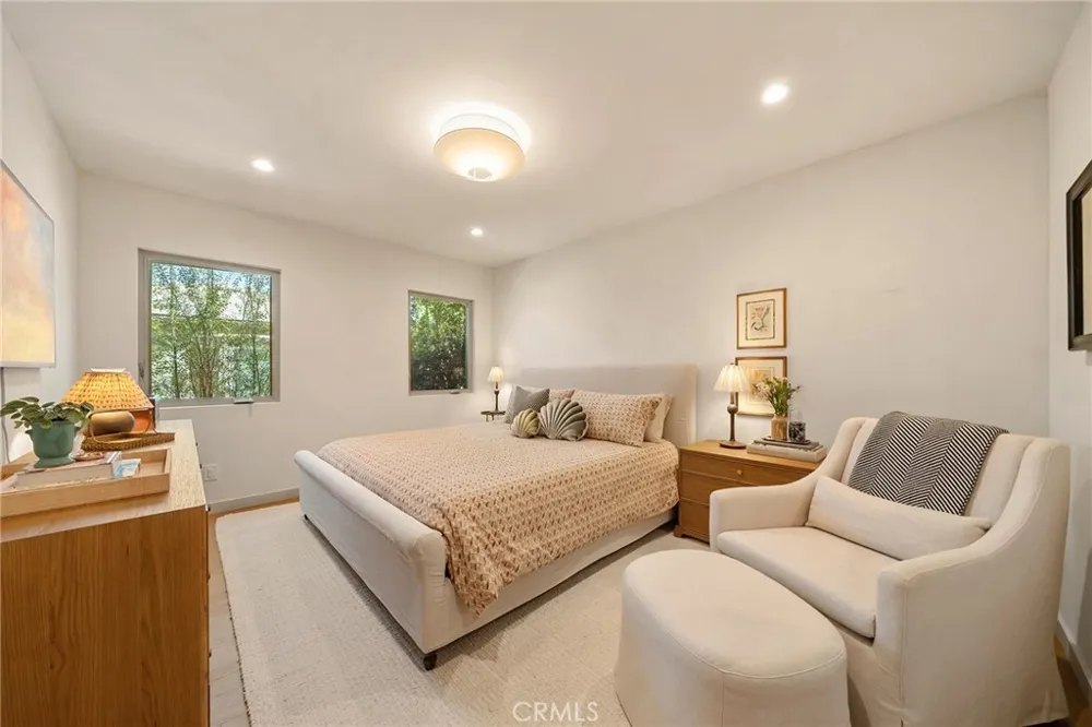 8006 Vicksburg Los Angeles, CA 90045
