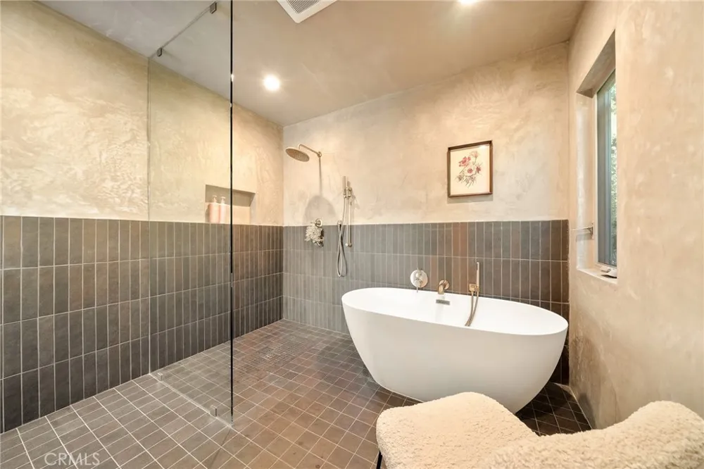 8006 Vicksburg Los Angeles, CA 90045