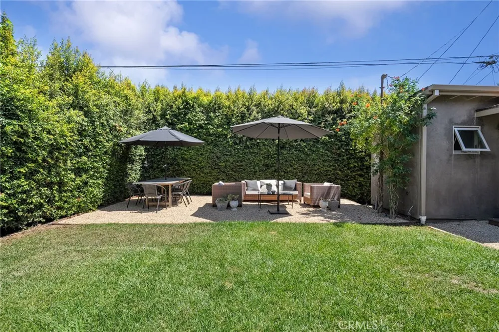 8006 Vicksburg Los Angeles, CA 90045