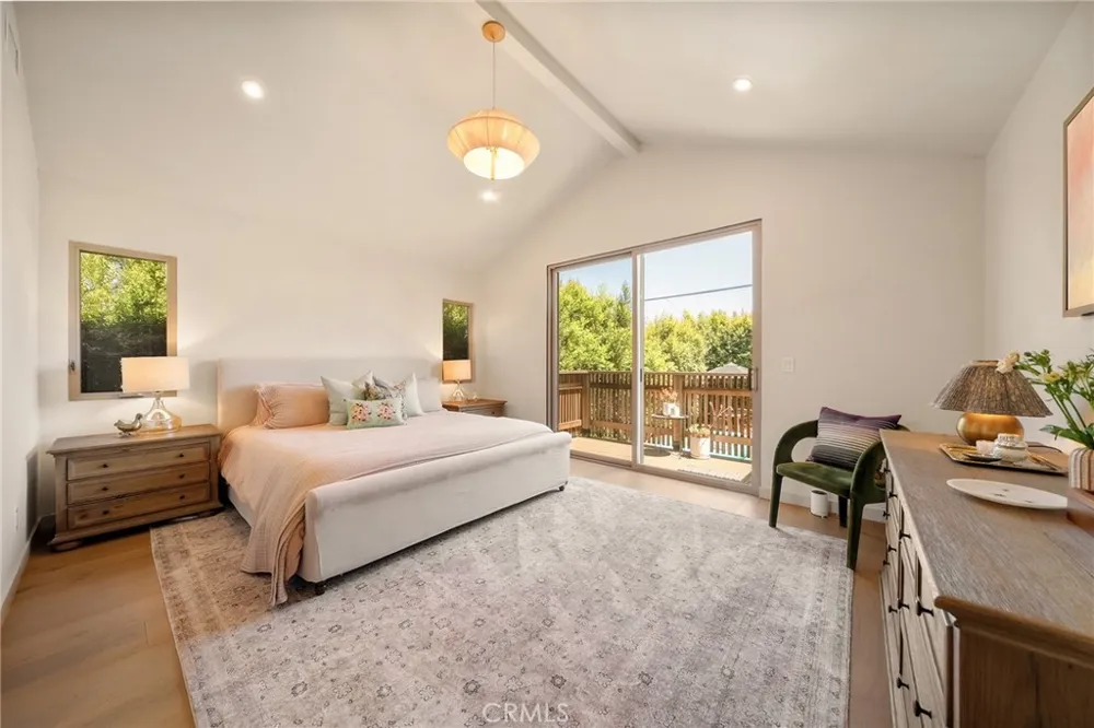 8006 Vicksburg Los Angeles, CA 90045
