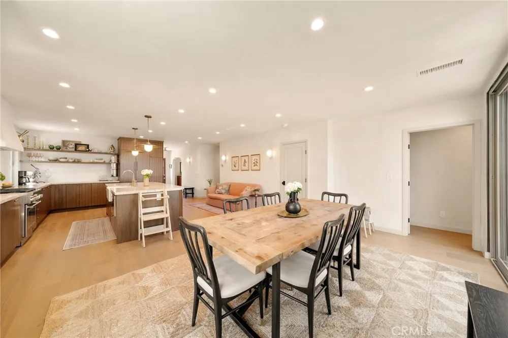 8006 Vicksburg Los Angeles, CA 90045