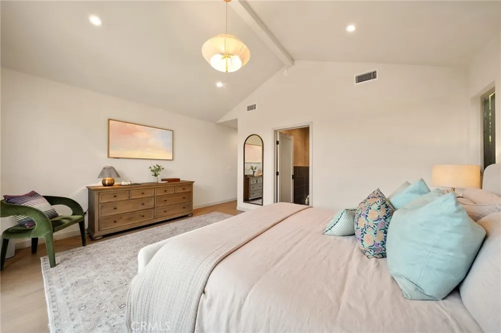 8006 Vicksburg Los Angeles, CA 90045