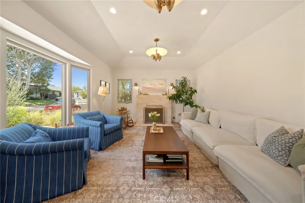 8006 Vicksburg Los Angeles, CA 90045