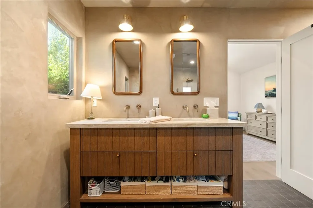 8006 Vicksburg Los Angeles, CA 90045