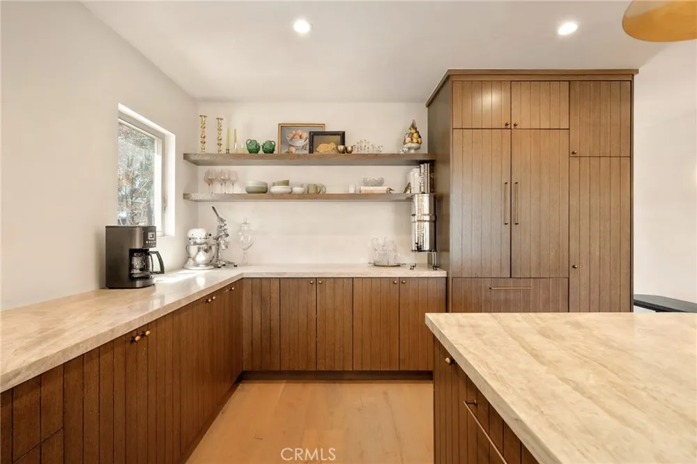 8006 Vicksburg Los Angeles, CA 90045