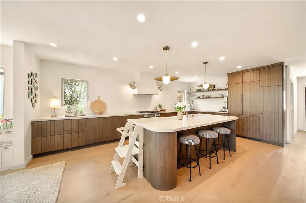 8006 Vicksburg Los Angeles, CA 90045