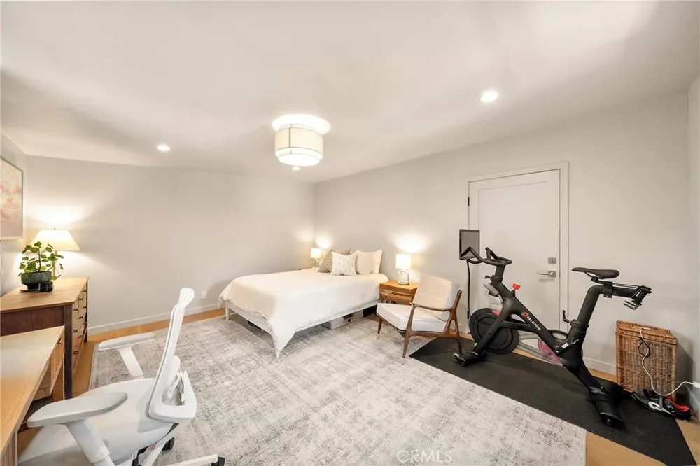 8006 Vicksburg Los Angeles, CA 90045