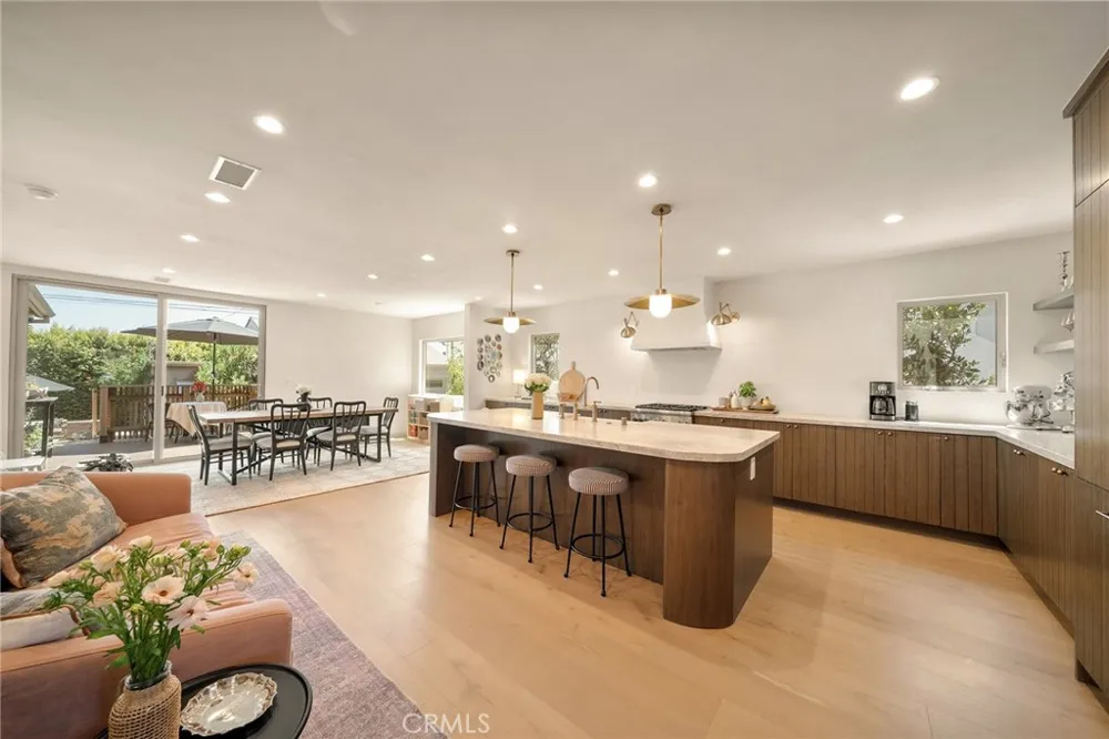 8006 Vicksburg Los Angeles, CA 90045