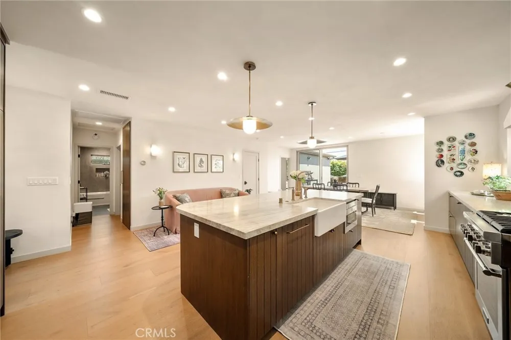 8006 Vicksburg Los Angeles, CA 90045
