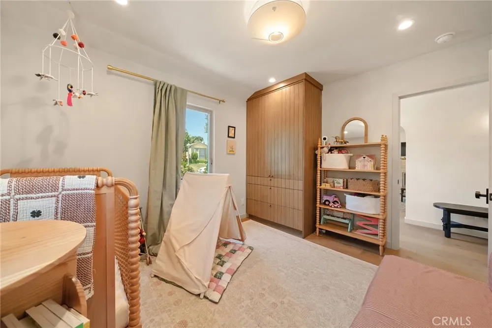 8006 Vicksburg Los Angeles, CA 90045