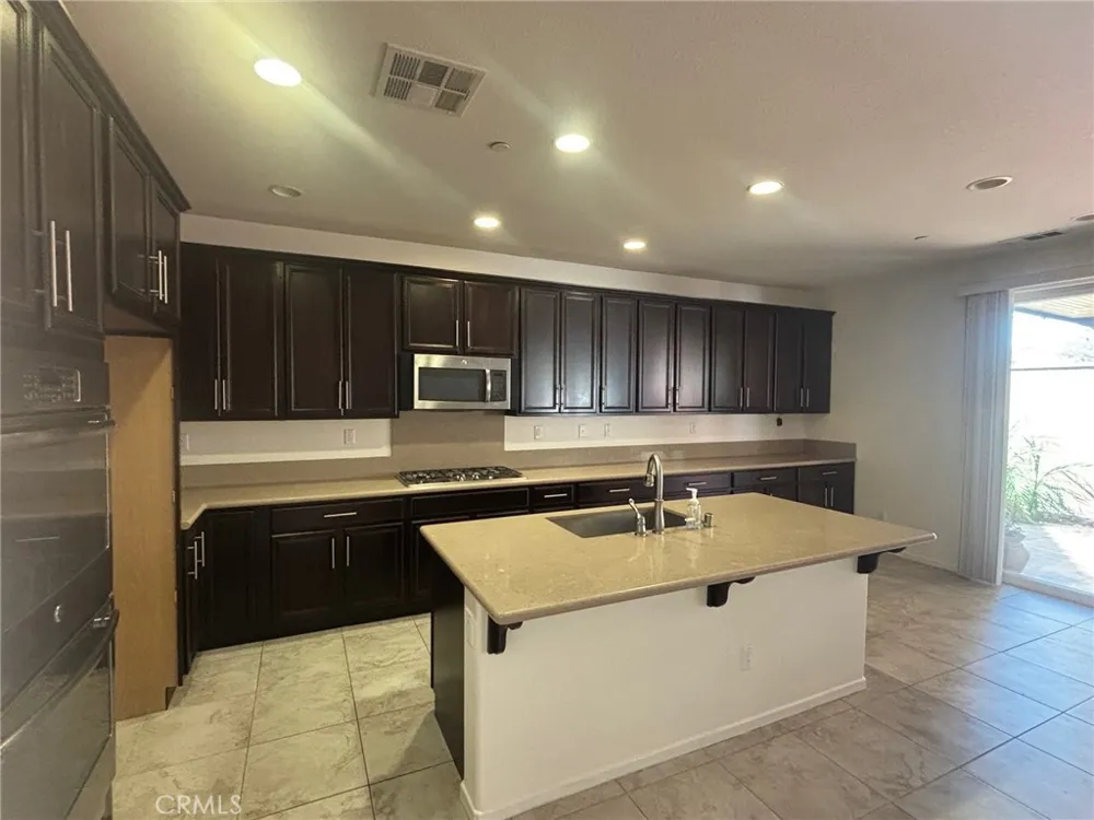 3288 Ledgewood Riverside, CA 92503
