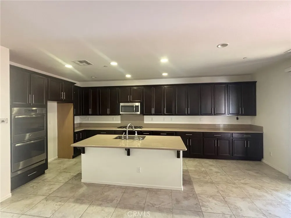 3288 Ledgewood Riverside, CA 92503