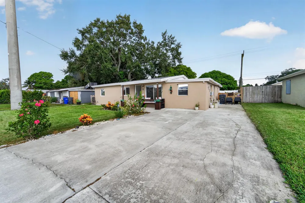 5900 Atlanta Street Hollywood, FL 33021