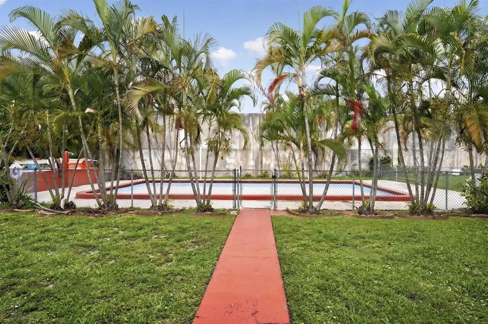 2918 FUNSTON STREET #35b Hollywood, FL 33020