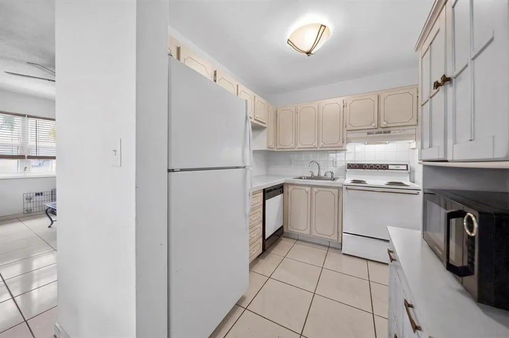 2918 FUNSTON STREET #35b Hollywood, FL 33020
