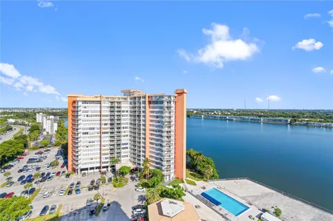 1351 NE Miami Gardens Dr #1603E