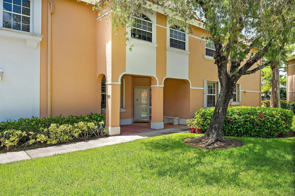 120 LEGENDARY CIRCLE Palm Beach Gardens, FL 33418