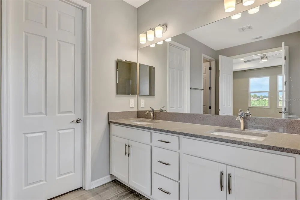 5825 MILLENNIUM SILVER COURT Sarasota, FL 34238