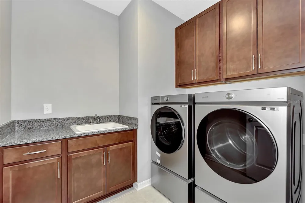 5825 MILLENNIUM SILVER COURT Sarasota, FL 34238