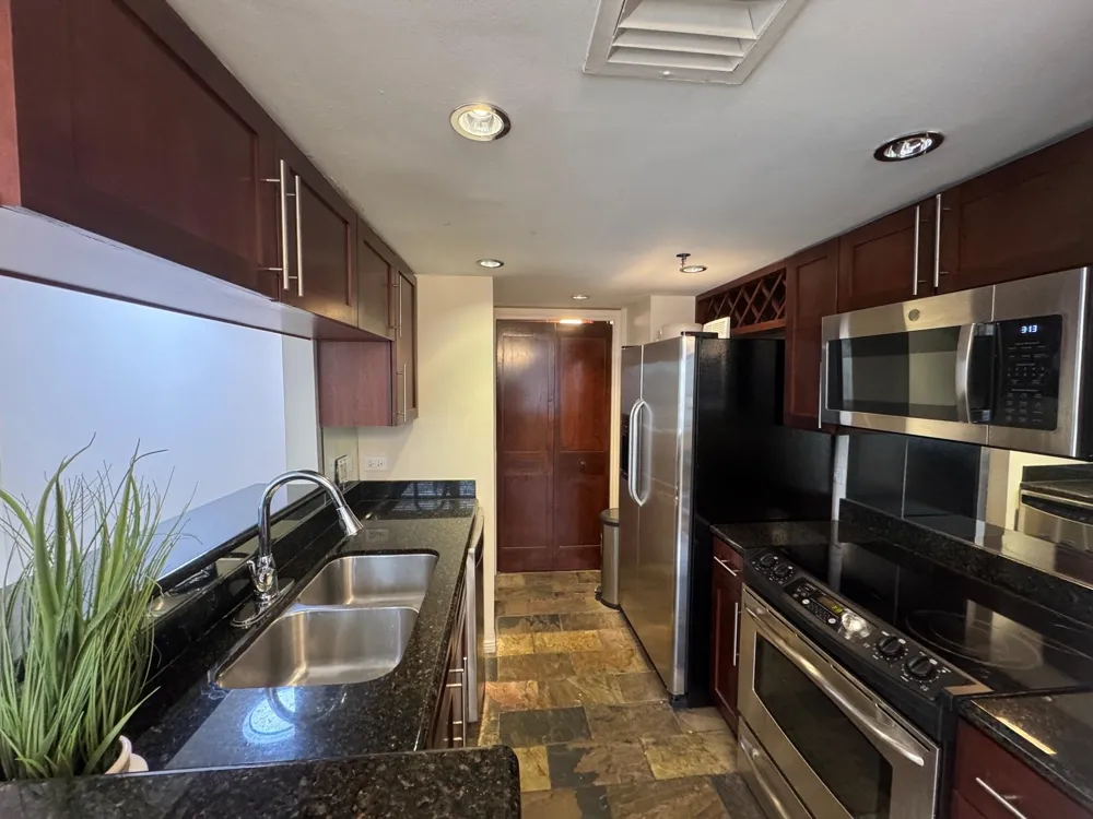 3525 Sage Road #404 Houston, TX 77056