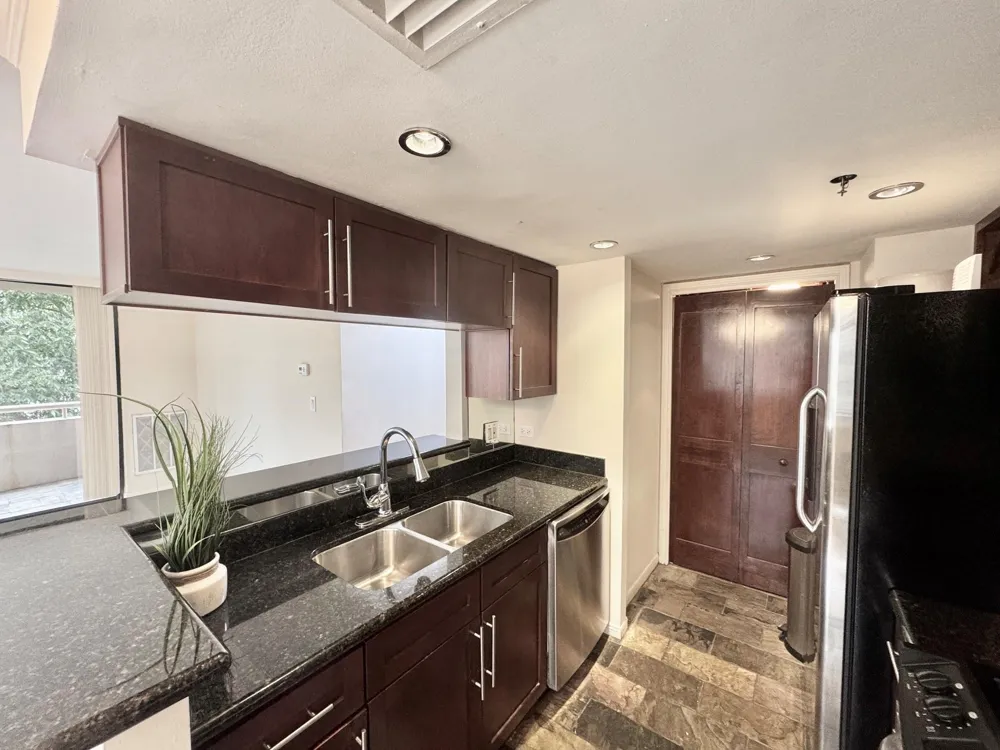 3525 Sage Road #404 Houston, TX 77056