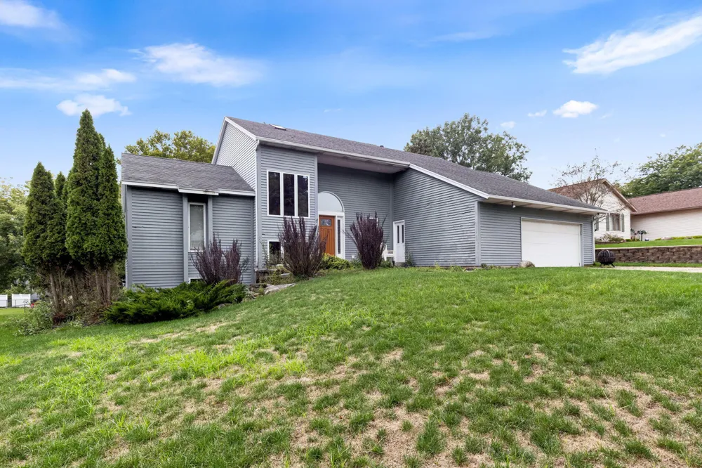 2630 Glencairin Drive NW Grand Rapids, MI 49504