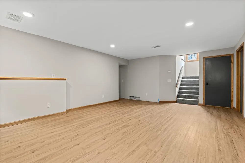 2630 Glencairin Drive NW Grand Rapids, MI 49504