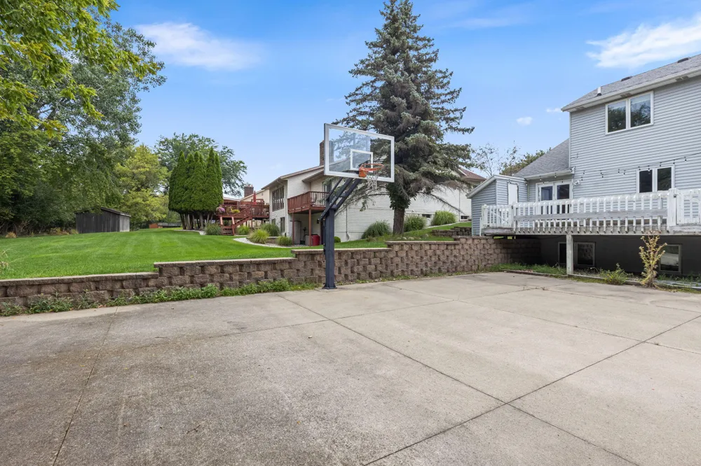 2630 Glencairin Drive NW Grand Rapids, MI 49504