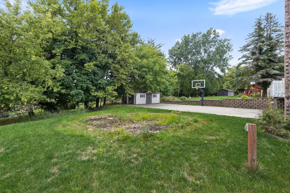 2630 Glencairin Drive NW Grand Rapids, MI 49504