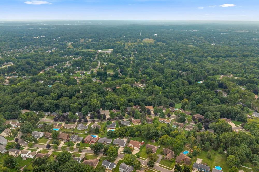 2630 Glencairin Drive NW Grand Rapids, MI 49504