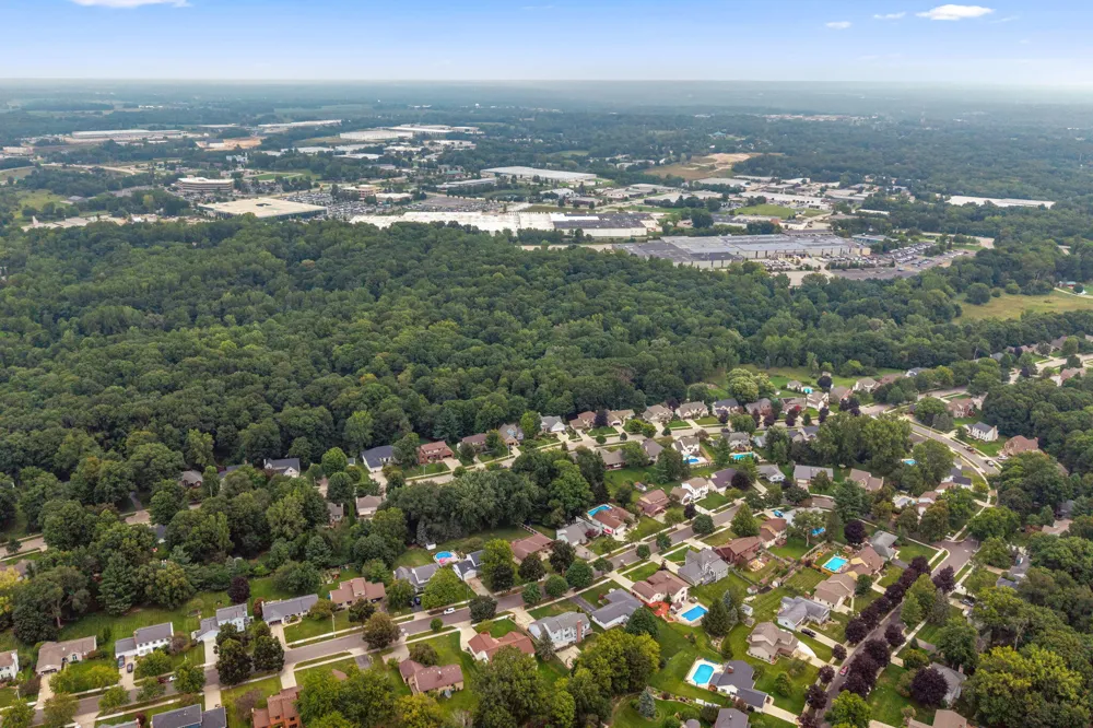 2630 Glencairin Drive NW Grand Rapids, MI 49504
