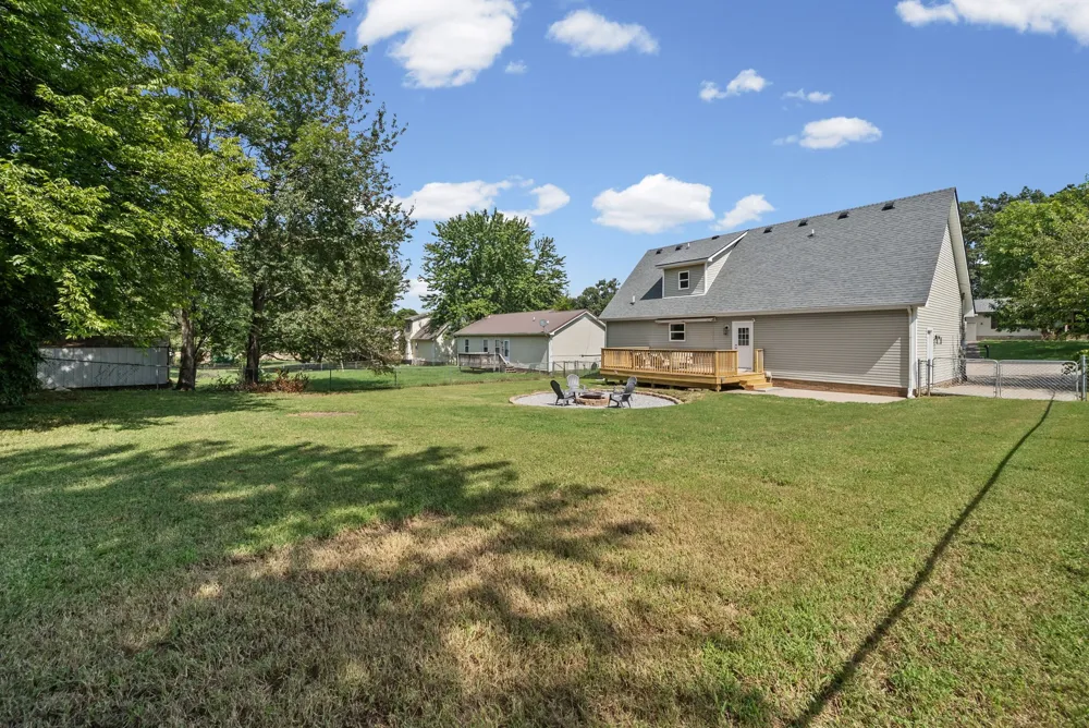 108 Oak Tree Dr Oak Grove, KY 42262