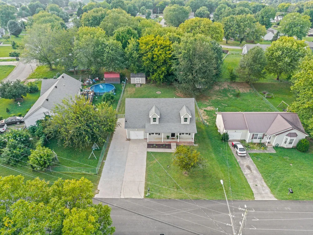 108 Oak Tree Dr Oak Grove, KY 42262