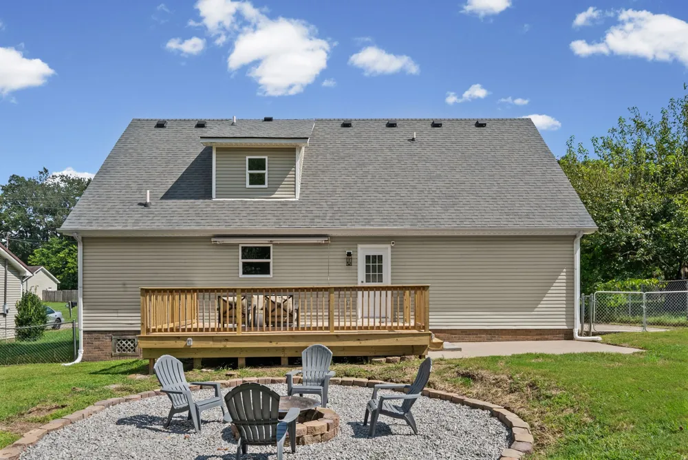 108 Oak Tree Dr Oak Grove, KY 42262