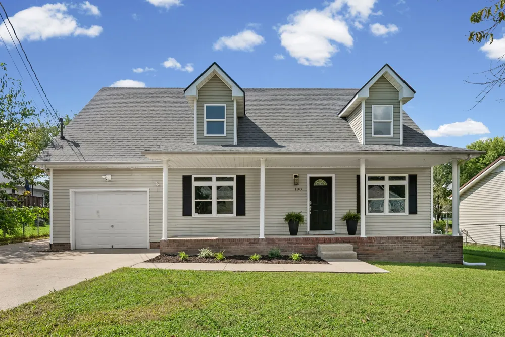 108 Oak Tree Dr Oak Grove, KY 42262